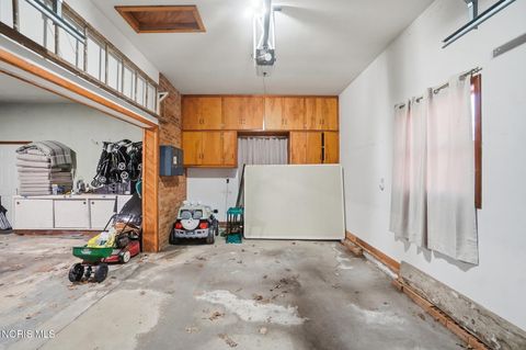 Tiny photo for 5874 Taylor Avenue, Walbridge, OH 43465 (MLS # 10005608)