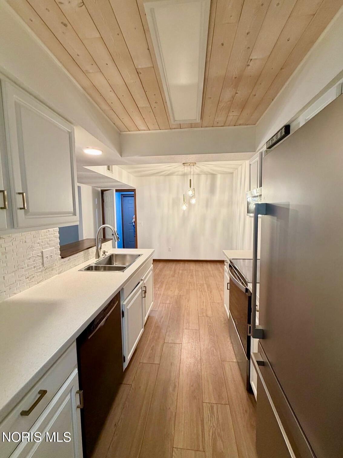 5713 Tibaron Lane Apt 104