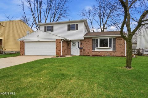 Photo of 3906 Sylvanwood Drive, Sylvania, OH 43560 (MLS # 10005997)