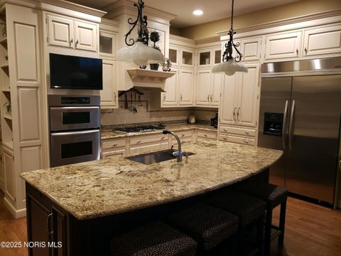 Tiny photo for 3848 Ravine Hollow Court, Maumee, OH 43537 (MLS # 10002161)