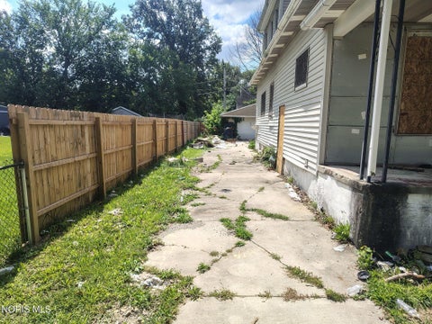 Tiny photo for 1401 Foster Avenue, Toledo, OH 43606 (MLS # 10012775)