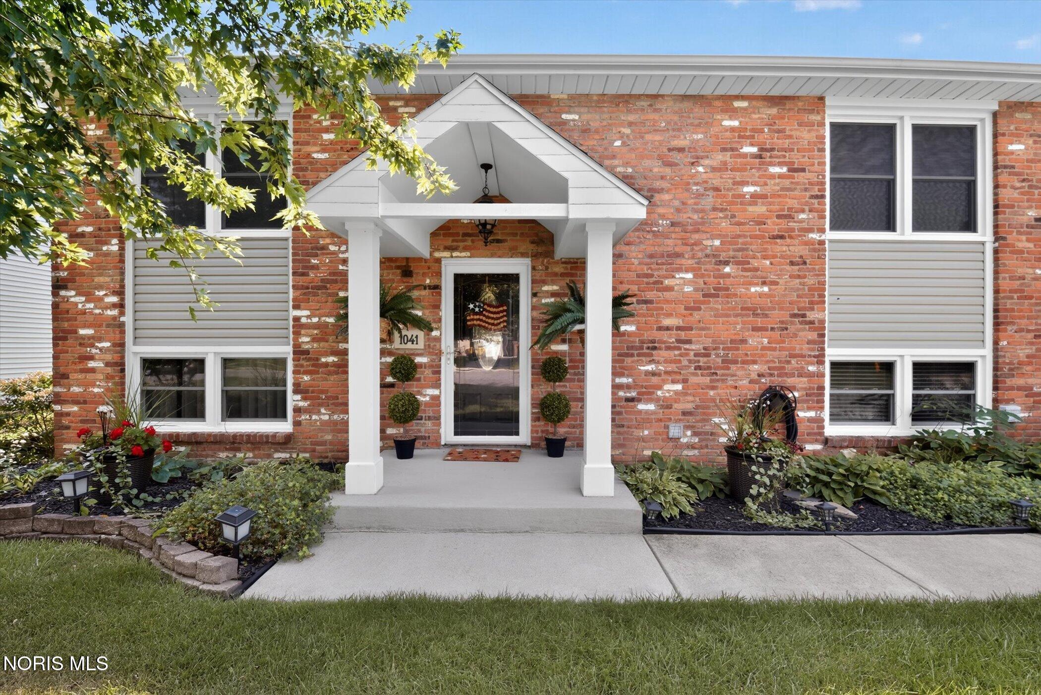 1041 E Elm Tree Road