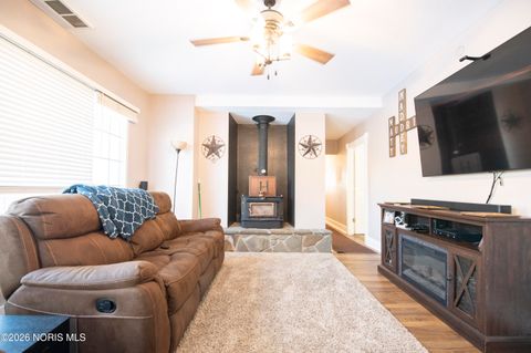 Tiny photo for 30 N Favony Avenue, Toledo, OH 43615 (MLS # 10002886)