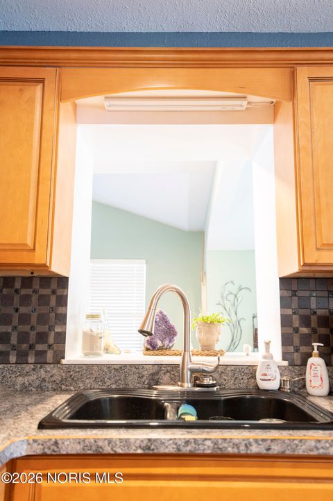 Tiny photo for 30 N Favony Avenue, Toledo, OH 43615 (MLS # 10002886)