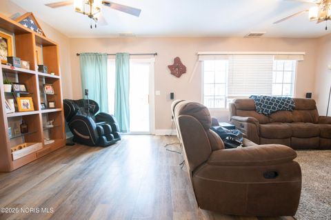 Tiny photo for 30 N Favony Avenue, Toledo, OH 43615 (MLS # 10002886)