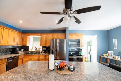 Tiny photo for 30 N Favony Avenue, Toledo, OH 43615 (MLS # 10002886)