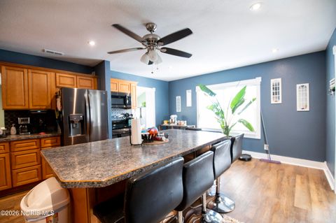 Tiny photo for 30 N Favony Avenue, Toledo, OH 43615 (MLS # 10002886)