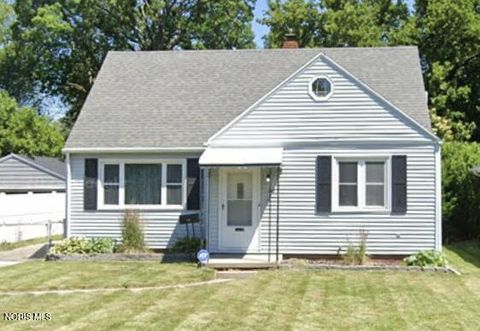 Photo of 746 Linda Drive, Toledo, OH 43612 (MLS # 10005004)