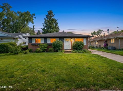 Photo of 3412 Birchdale Drive, Toledo, OH 43623 (MLS # 10008037)