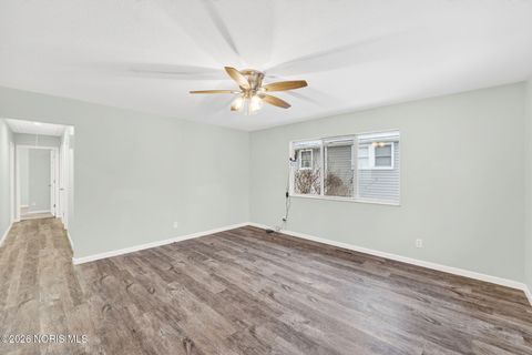 Tiny photo for 429 S Maple Street, Bowling Green, OH 43402 (MLS # 10003527)