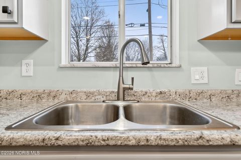 Tiny photo for 429 S Maple Street, Bowling Green, OH 43402 (MLS # 10003527)