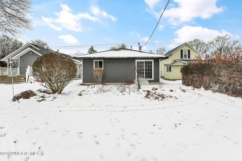 Tiny photo for 429 S Maple Street, Bowling Green, OH 43402 (MLS # 10003527)