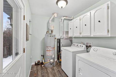 Tiny photo for 429 S Maple Street, Bowling Green, OH 43402 (MLS # 10003527)