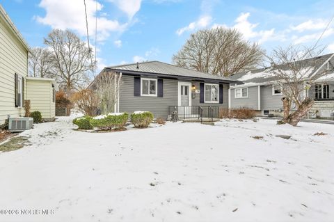 Photo of 429 S Maple Street, Bowling Green, OH 43402 (MLS # 10003527)