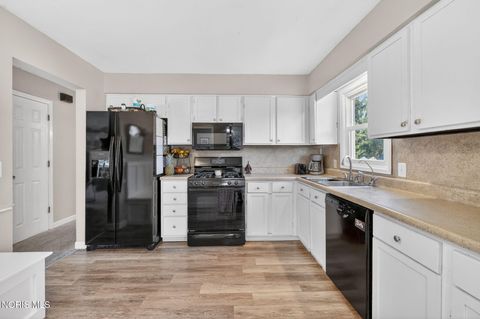 Tiny photo for 1005 Farmington Road, Maumee, OH 43537 (MLS # 10006322)