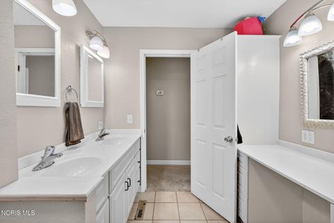 Tiny photo for 1005 Farmington Road, Maumee, OH 43537 (MLS # 10006322)