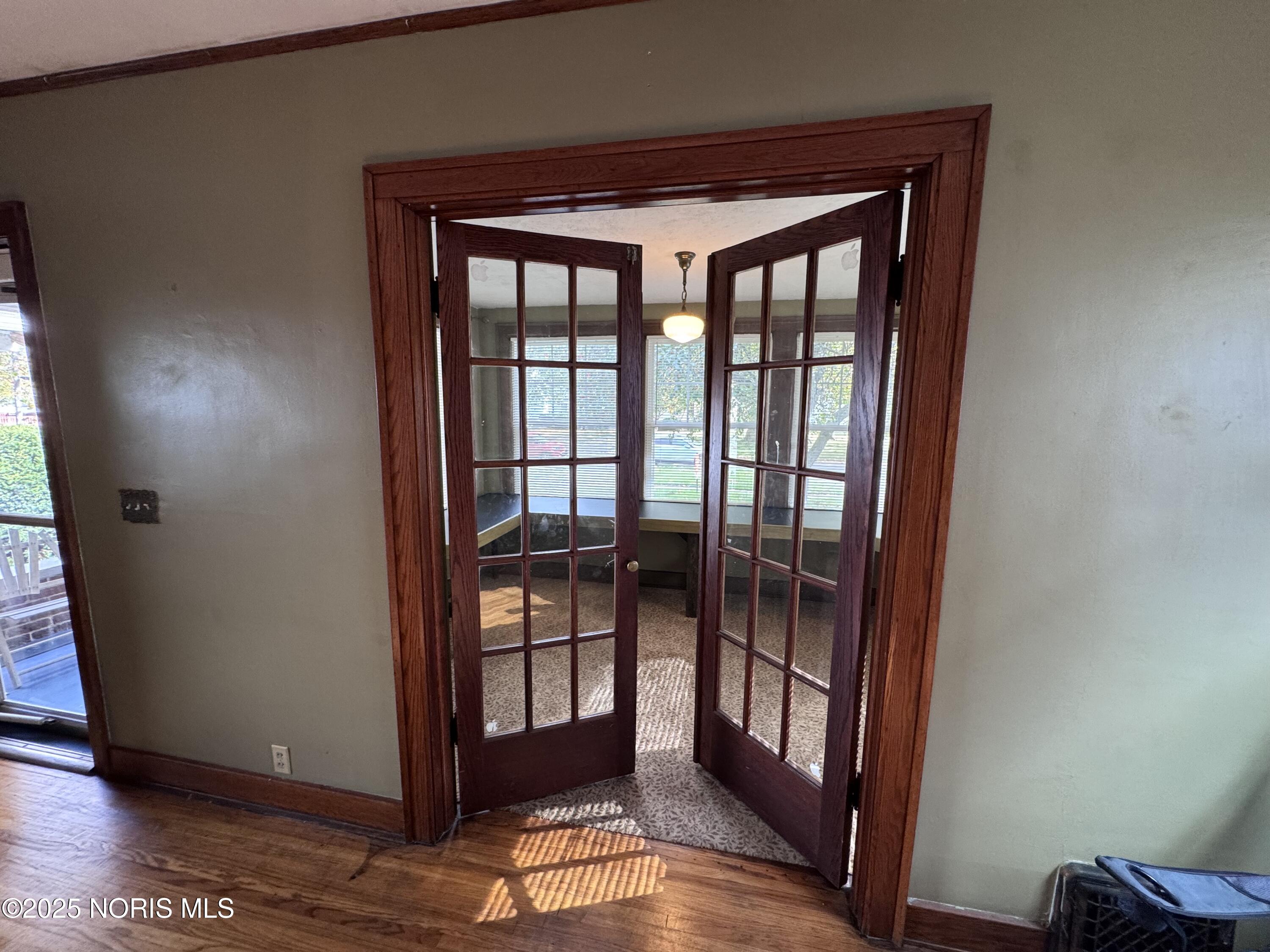 3737 Lockwood Avenue