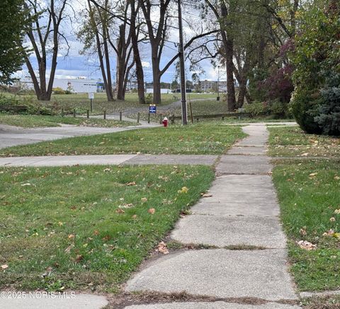 Tiny photo for 3737 Lockwood Avenue, Toledo, OH 43612 (MLS # 10002926)