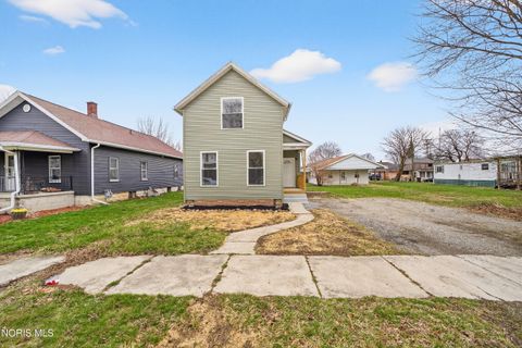 Photo of 260 E 6th Street, Fostoria, OH 44830 (MLS # 10004984)