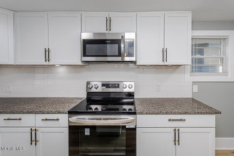Tiny photo for 3251 Northwood Avenue, Toledo, OH 43606 (MLS # 10014408)