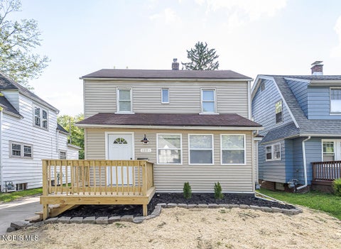 Photo of 3251 Northwood Avenue, Toledo, OH 43606 (MLS # 10014408)