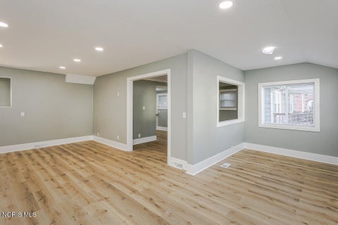 Tiny photo for 3251 Northwood Avenue, Toledo, OH 43606 (MLS # 10014408)