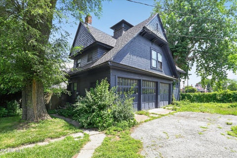 Tiny photo for 2222 Parkwood Avenue, Toledo, OH 43620 (MLS # 10010065)
