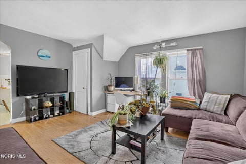 Tiny photo for 2222 Parkwood Avenue, Toledo, OH 43620 (MLS # 10010065)