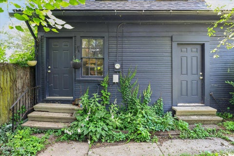 Tiny photo for 2222 Parkwood Avenue, Toledo, OH 43620 (MLS # 10010065)