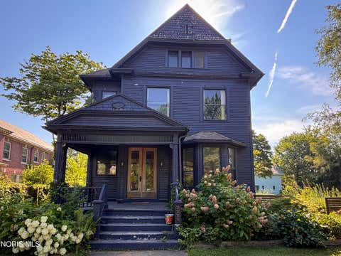 Homes For Sale - 2222 Parkwood Avenue<br/> Toledo, OH 43620