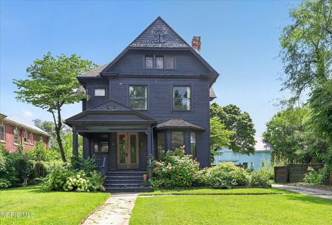 Tiny photo for 2222 Parkwood Avenue, Toledo, OH 43620 (MLS # 10010065)