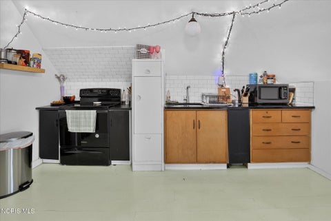 Tiny photo for 2222 Parkwood Avenue, Toledo, OH 43620 (MLS # 10010065)