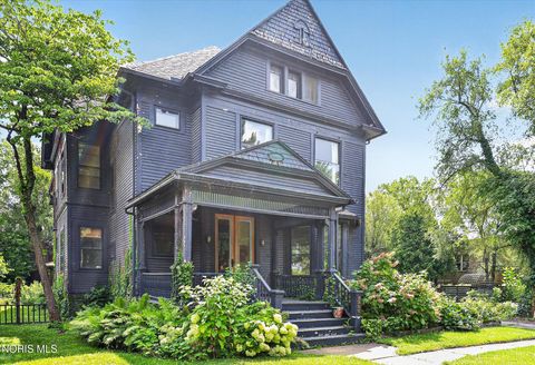 Tiny photo for 2222 Parkwood Avenue, Toledo, OH 43620 (MLS # 10010065)