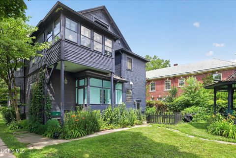 Tiny photo for 2222 Parkwood Avenue, Toledo, OH 43620 (MLS # 10010065)