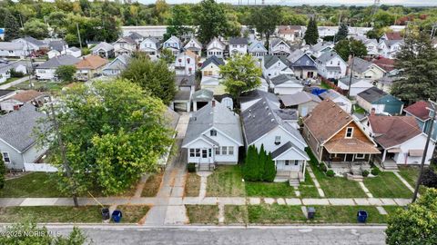 Tiny photo for 331 Heffner Street, Toledo, OH 43605 (MLS # 10000423)