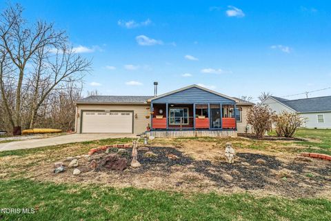 Photo of 28899 Hille Drive, Millbury, OH 43447 (MLS # 10005612)