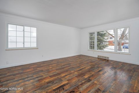 Tiny photo for 1649 Crestwood Road, Toledo, OH 43612 (MLS # 10003993)