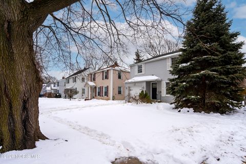 Tiny photo for 1649 Crestwood Road, Toledo, OH 43612 (MLS # 10003993)