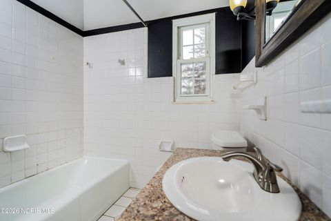 Tiny photo for 1649 Crestwood Road, Toledo, OH 43612 (MLS # 10003993)