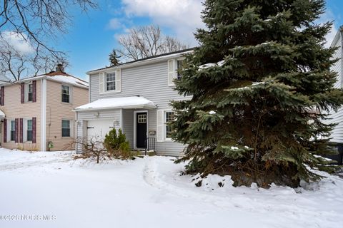 Tiny photo for 1649 Crestwood Road, Toledo, OH 43612 (MLS # 10003993)