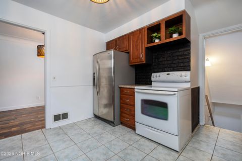 Tiny photo for 1649 Crestwood Road, Toledo, OH 43612 (MLS # 10003993)