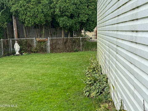 Tiny photo for 2005 Glencairn Avenue, Toledo, OH 43614 (MLS # 10013837)