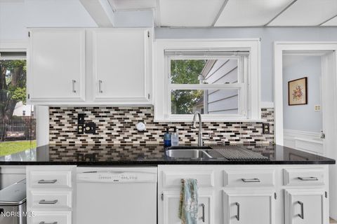 Tiny photo for 1100 Key Street, Maumee, OH 43537 (MLS # 10010554)