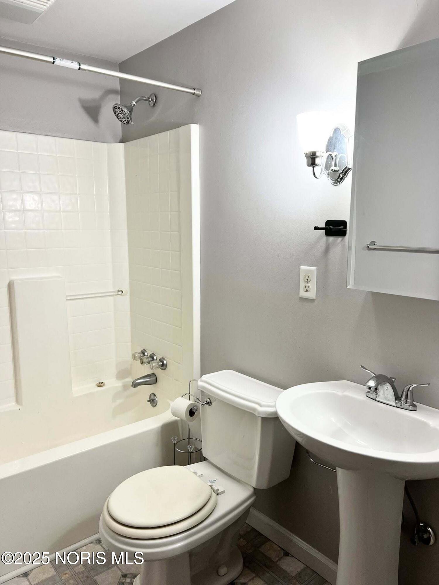 Findlay, Ohio 45840, United States, 2 Bedrooms Bedrooms, ,1 BathroomBathrooms,Residential,Active,249955