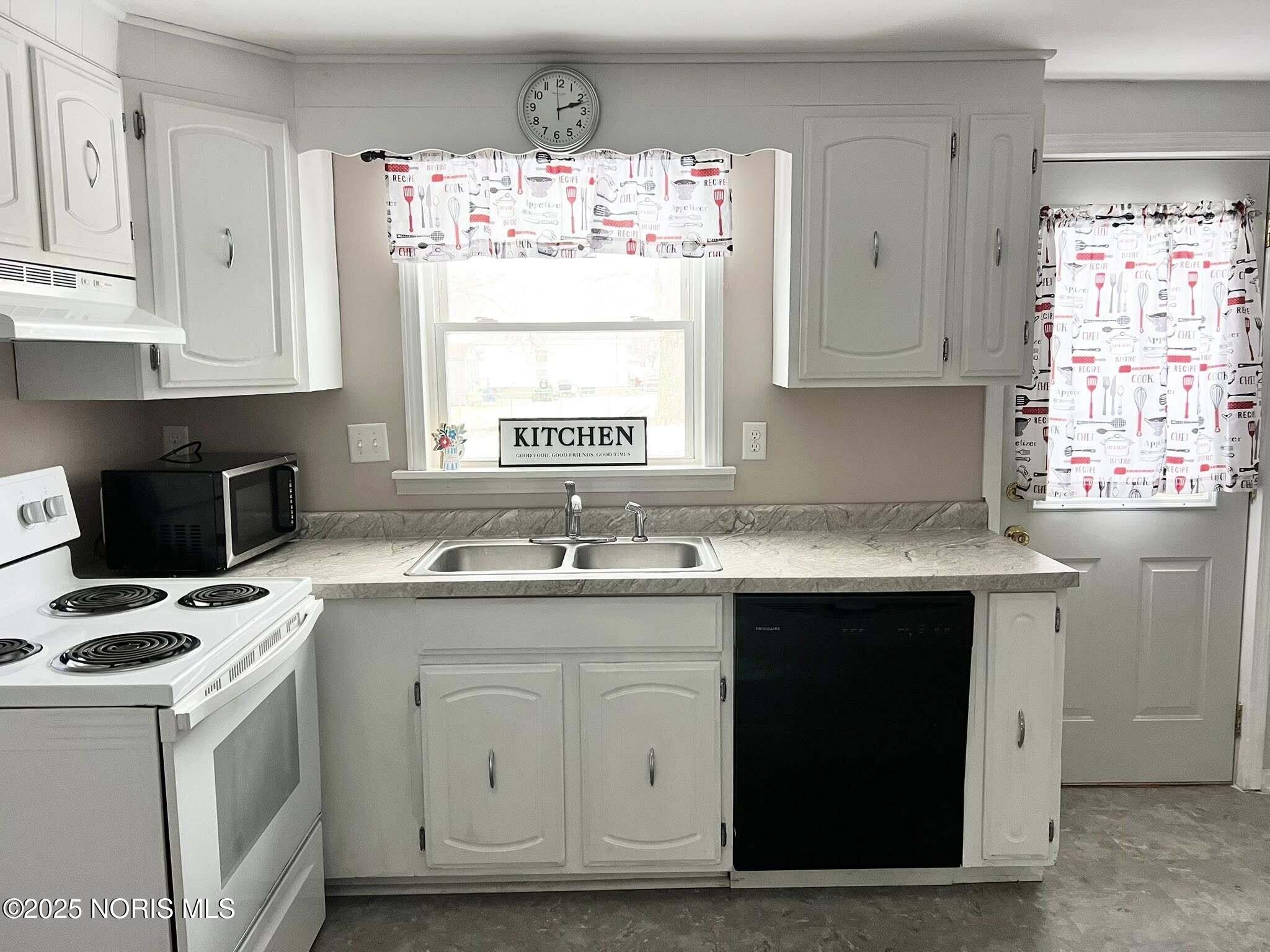 Findlay, Ohio 45840, United States, 2 Bedrooms Bedrooms, ,1 BathroomBathrooms,Residential,Active,249955