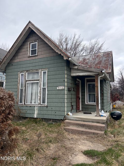 Photo of 1112 Monterey Court, Toledo, OH 43609 (MLS # 10005467)