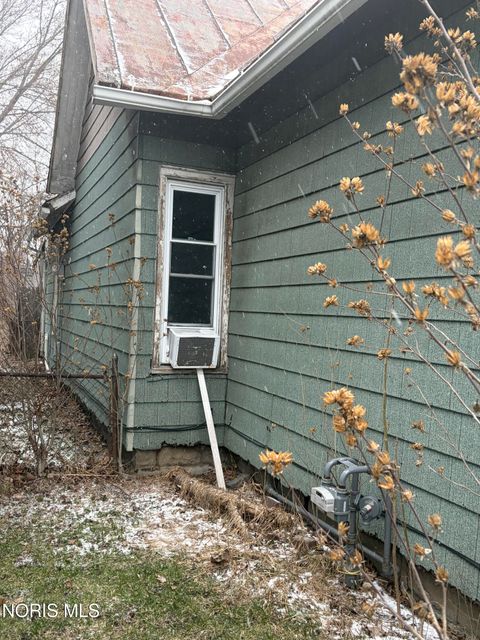 Tiny photo for 1112 Monterey Court, Toledo, OH 43609 (MLS # 10005467)