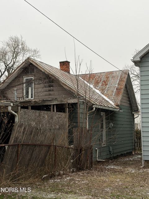 Tiny photo for 1112 Monterey Court, Toledo, OH 43609 (MLS # 10005467)