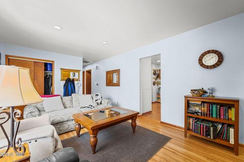 Tiny photo for 245 Edinborough Drive, Findlay, OH 45840 (MLS # 10004503)