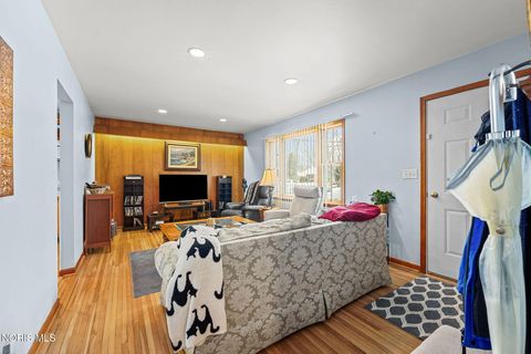 Tiny photo for 245 Edinborough Drive, Findlay, OH 45840 (MLS # 10004503)